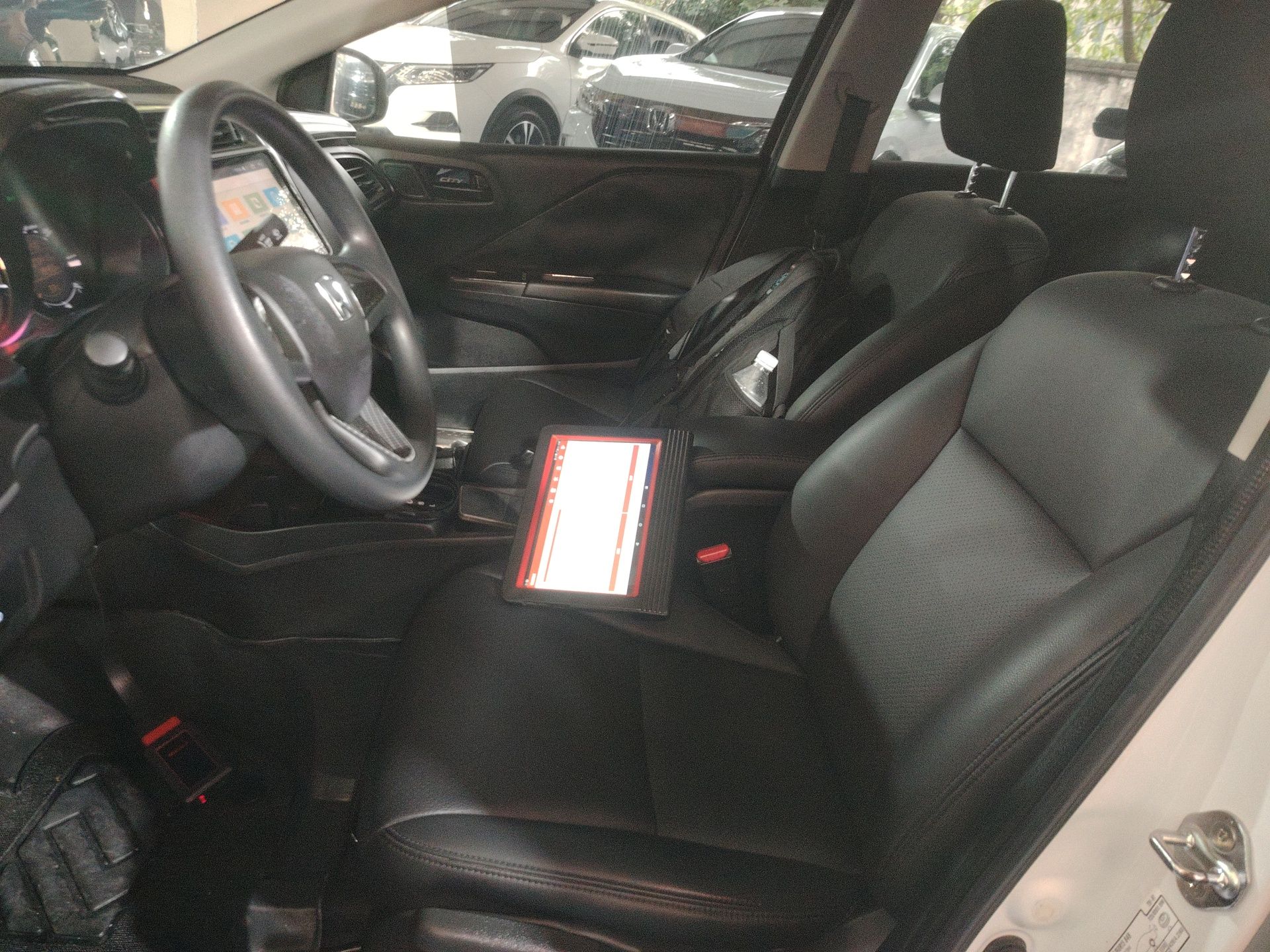 Переднее сиденье в автомобиле