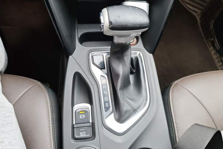 Used GAC Trumpchi GS4 2017 235T Automatic Two-Wheel Drive Elite Edition Gear Lever