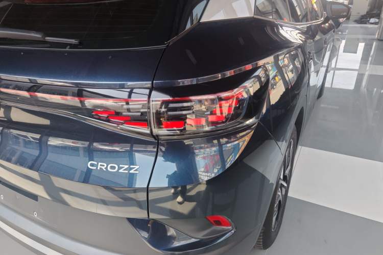 Used Volkswagen ID.4 CROZZ 2025 Pure Edition Exterior 3