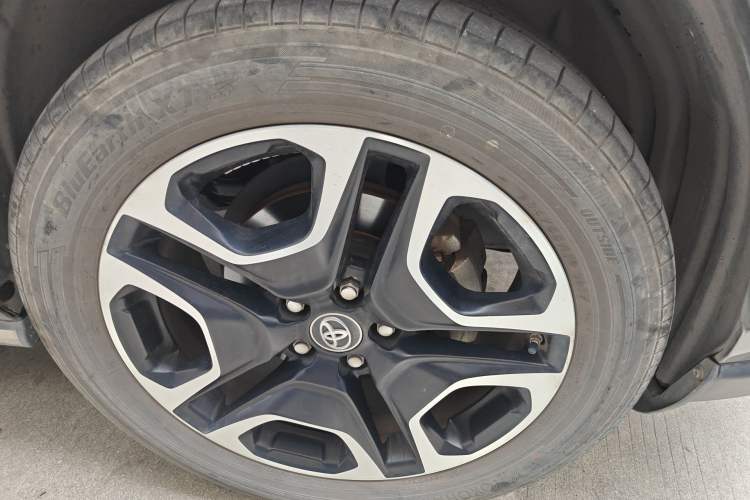 Used Toyota RAV4 2022 2.0L CVT Two-Wheel Drive Prestige Edition Right Front Wheel Hub