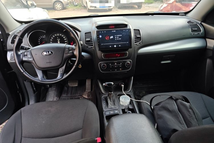 Used Kia Sorento 2013 2.4L 7-Seater Gasoline Comfort Version China IV Standard Center Console