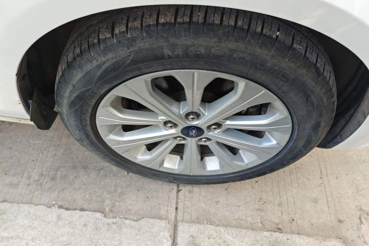 Used Ford Escort 2015 1.5L Automatic Fashion Model