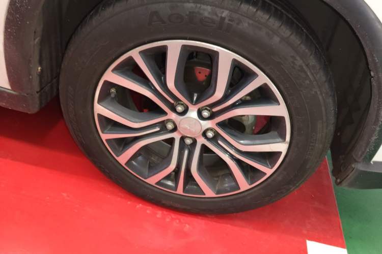 Used Mitsubishi Outlander 2016 2.4L 4x4 Elite Edition 7-Seater Right Front Wheel Hub