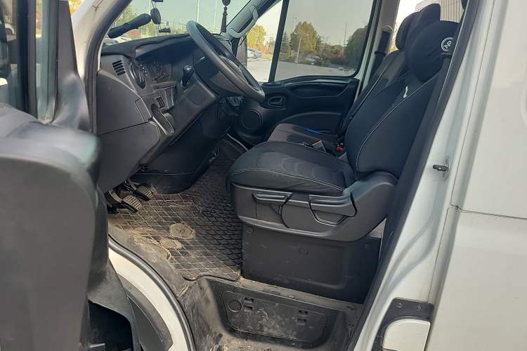 Used Iveco Eurocargo 2021 2.0T Manual Super Rui Long Wheelbase Short Overhang High Roof Side-Sliding Door F1A Left Front Seat