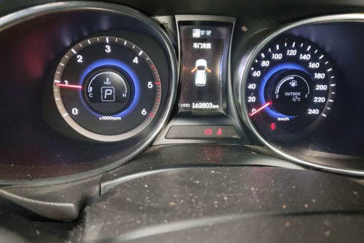 Used Hyundai Santa Fe Classic 2013 2.2T Four-Wheel Drive Comfort Edition with Navigation 7 Seats Odometer Close Up