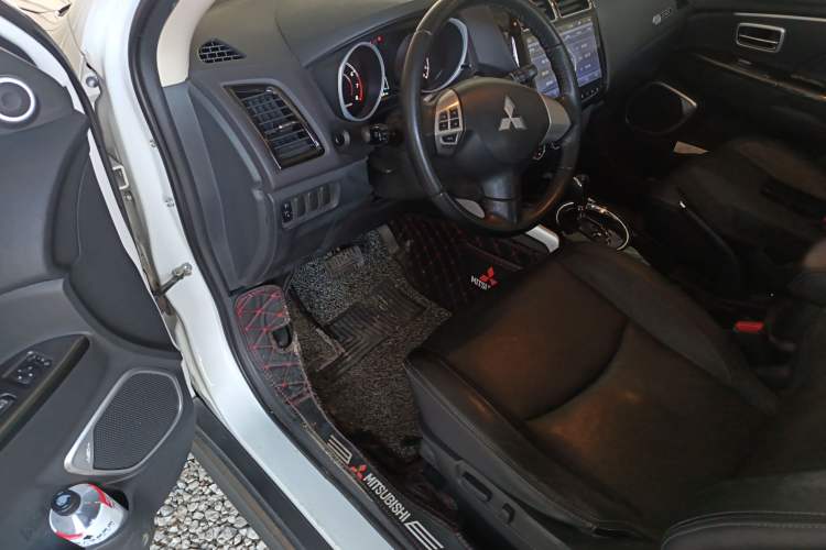 Used Mitsubishi ASX 2018 2.0L CVT Two-Wheel Drive Deluxe Edition Driver Seat