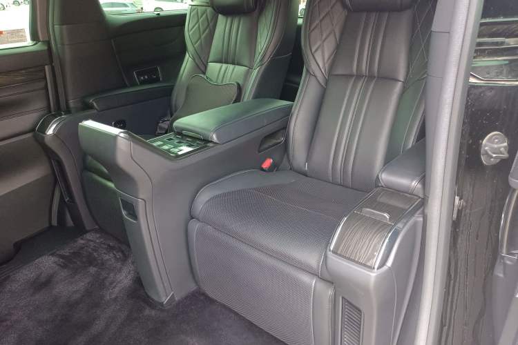 Used Lexus LM 2020 300h Four-Seat Grand Edition
