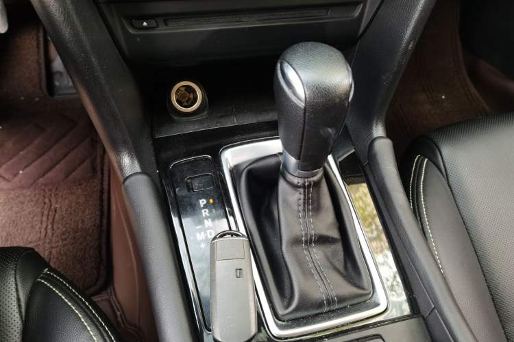 Used Mazda 3 Axela 2019 Cloud-Controlled Sedan 1.5L Automatic Luxury Model China VI Standard Gear Lever