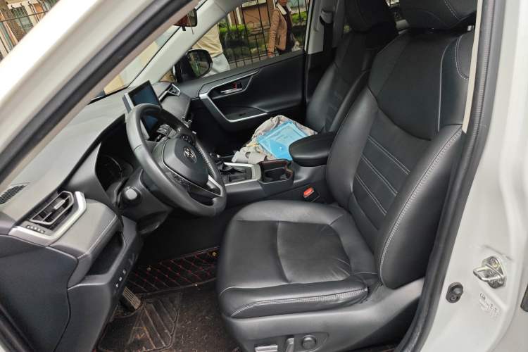 Used Toyota RAV4 2021 2.0L CVT Two-Wheel Drive Fashion PLUS Edition
