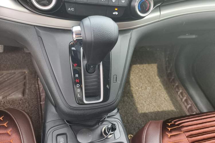 Used Honda CR-V 2016 2.0L two-wheel drive Urban Edition Gear Lever
