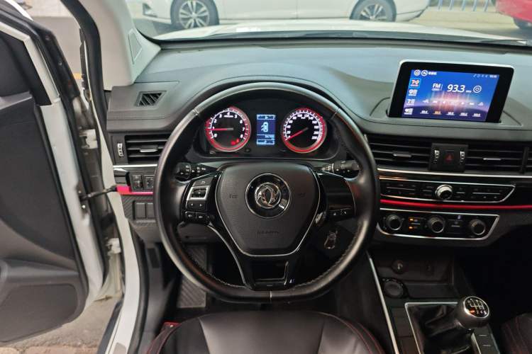 Used FORTHING Joyear X6 2017 Jingxiang Series 1.5T Manual Luxury Model
