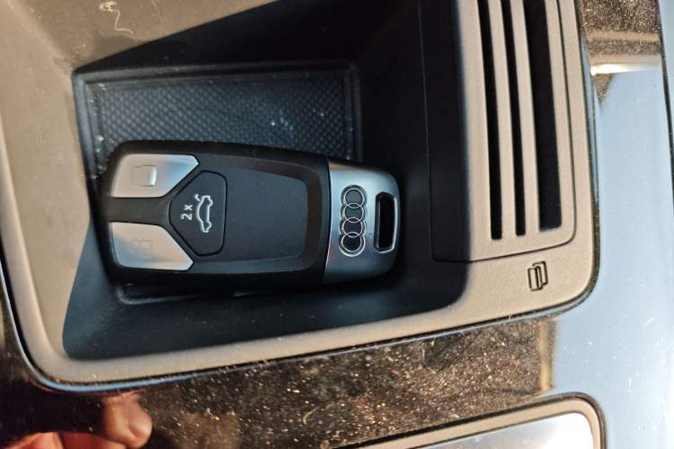 Used Audi Q5L 2022 40T Fashionable and Dynamic Model
