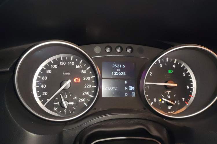 Used Mercedes-Benz R-Class 2017 R 320 4MATIC Business Edition Prestige Model Instrument Cluster