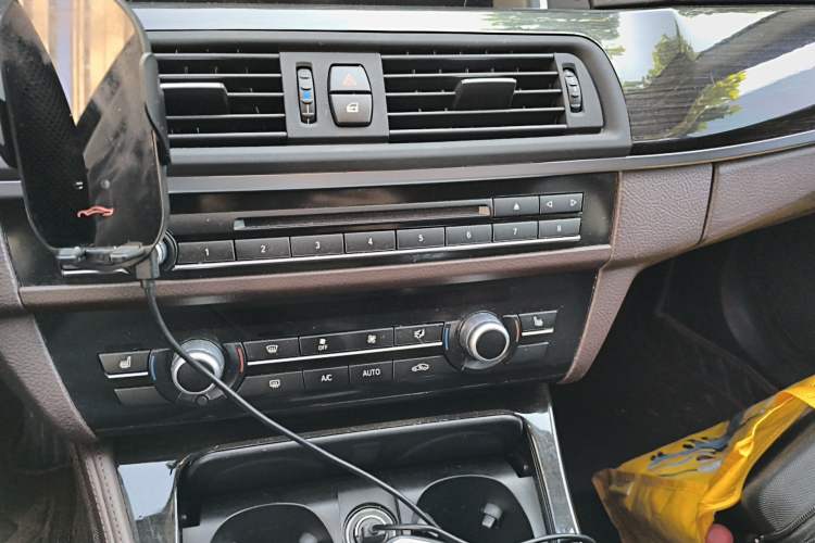 Used BMW 5 Series 2014 525Li Luxury Design Package
