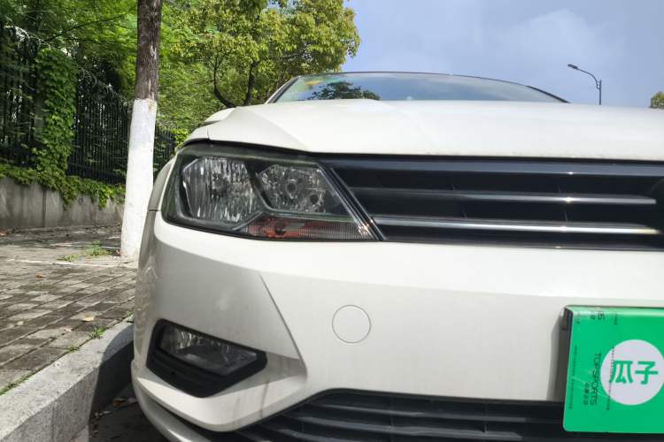 Used Volkswagen Lamando 2017 280TSI DSG Comfort Edition Right Front Headlight