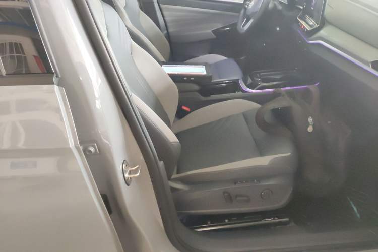 Used Volkswagen ID.4 CROZZ 2022 Long-Range Lite PRO Edition Right Front Seat