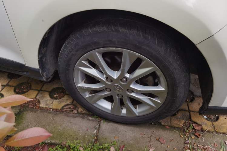 Used Baojun 730 2016 1.5L Manual Comfort Version 7 Seats China V Emission Standard Right Front Wheel Hub