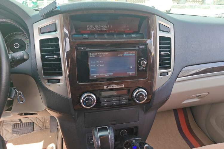 Used Mitsubishi Pajero  Audio And AC Panel