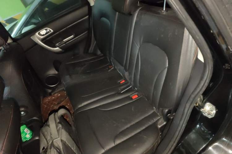 Used Haval H6 2015 Upgraded Model 1.5T Manual Two-Wheel Drive Elite Version Left Rear Seat