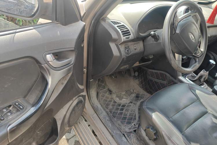 Used Chery Tiggo 3 2014 1.6L Manual Zhishang Edition
