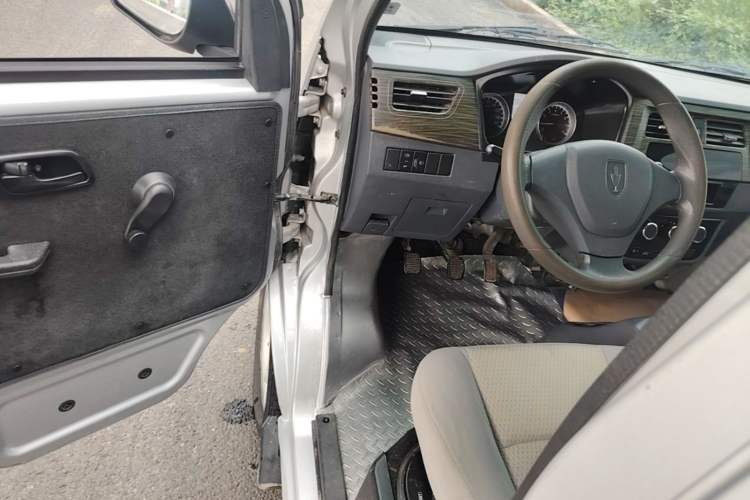 Used Jinbei Hiace X30 2023 1.5L Super-Enjoyment Van 2/5 Seats Non-Air-Conditioned Version SWC15M