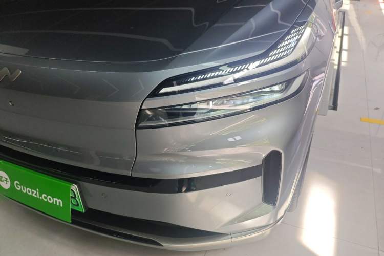 Used ONVO Luxeed L90 2025 Model—Ultra Six-Seater Version
