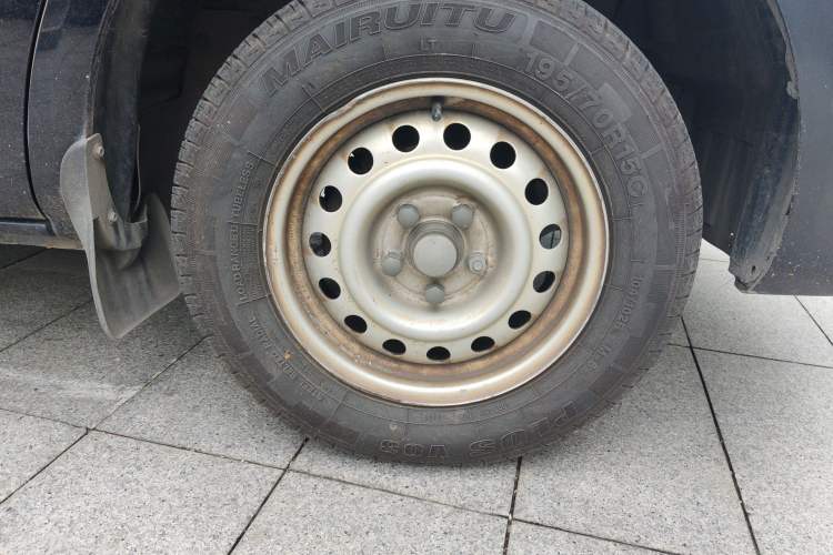 Used FORTHING Lingzhi 2019 V3 1.6L 2-Seat Standard Model China VI Right Front Wheel Hub