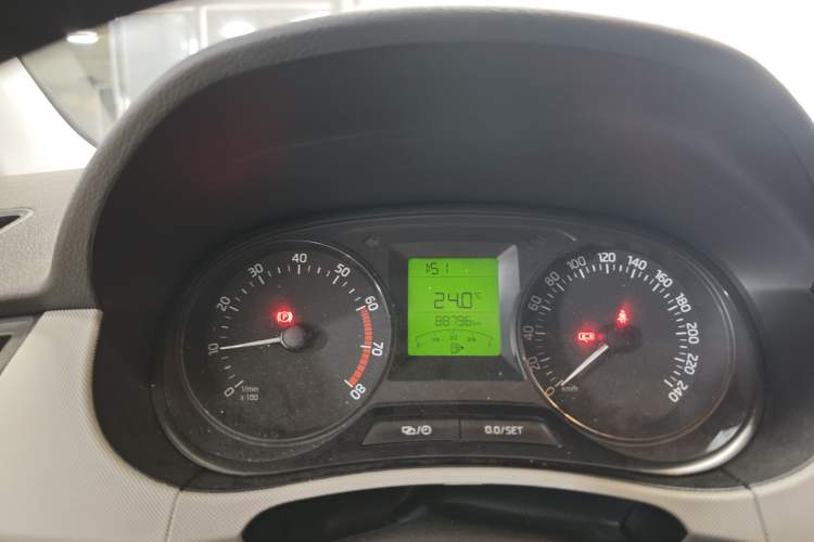 Used Skoda Fabia 2015 1.4L Manual Front-Wheel Drive Model Instrument Cluster