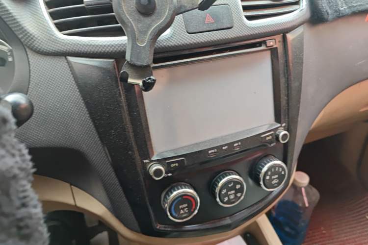 Used Wuling Hongguang 2014 1.5L Base Version Audio And AC Panel