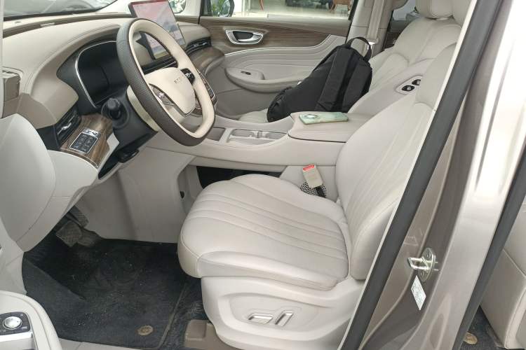 Used Roewe iMAX8 New Energy 2025 1.5T DMH Lu Zun Deluxe Edition Left Front Seat