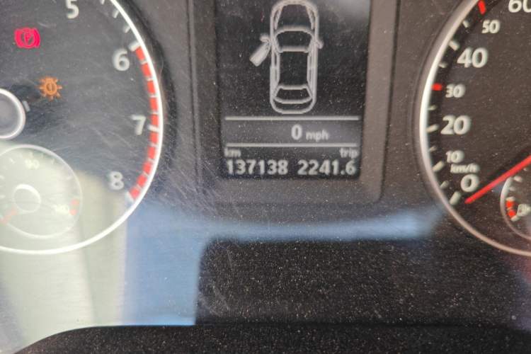 Used Volkswagen Sagitar 2012 1.4TSI Manual Luxury Model Odometer Close Up