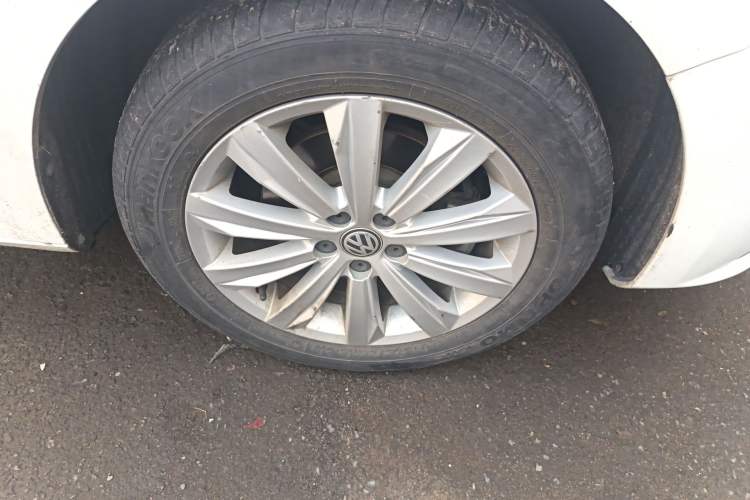 Used Volkswagen Bora 2018 1.5L Automatic Comfort Model Right Front Wheel Hub