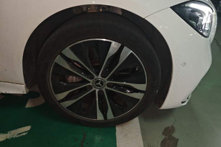 Used Mercedes-Benz C-Class New Energy 2023 Second Facelift C 350 eL Right Front Wheel Hub