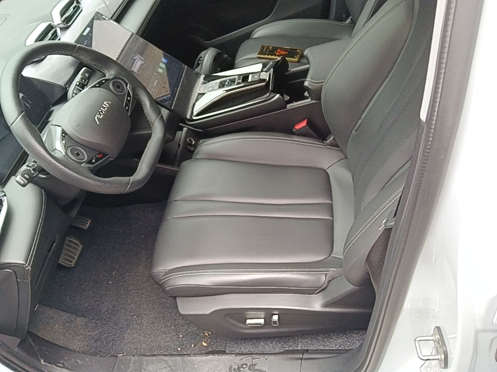 Dongfeng Aeolus Mage 2023 1.5T Luxury Edition — снимка 17