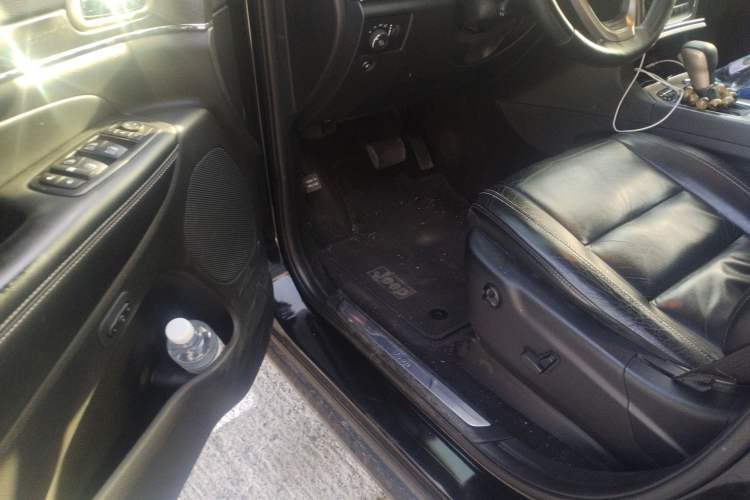 Used Jeep Grand Cherokee 2017 3.0L Comfort Navigation Edition Driver Seat