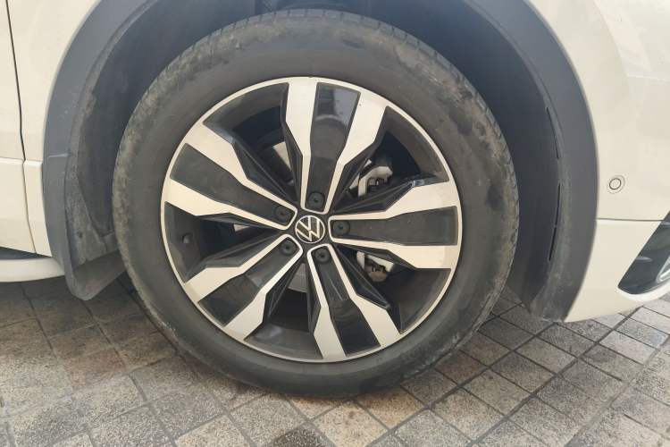 Used Volkswagen Tiguan L 2022 330TSI Automatic Two-Wheel Drive R-Line Enhanced Edition Right Front Wheel Hub