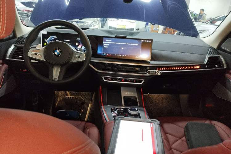 Used BMW X5 2023 xDrive 30Li Luxury M Sport Package
