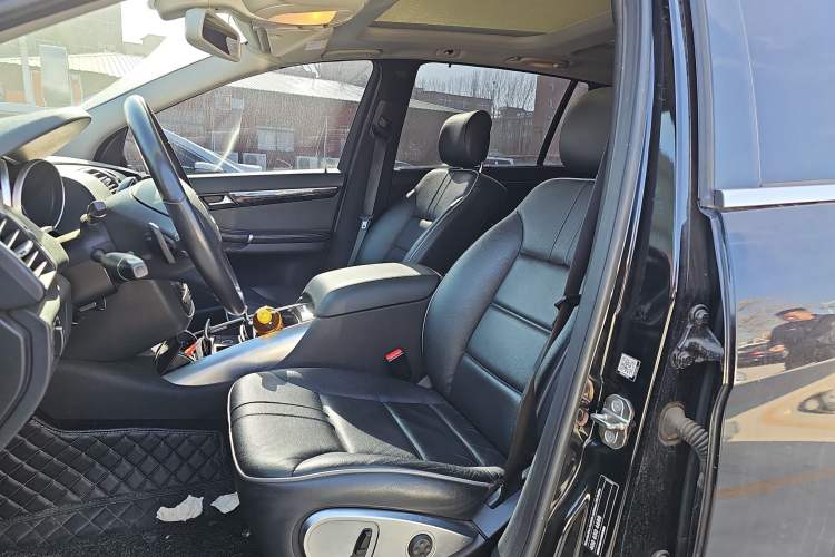 Used Mercedes-Benz R-Class 2017 R 320 4MATIC Business Edition Prestige Model
