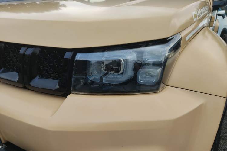 Used BAIC Off-Road BJ40 2019 2.3T Automatic Four-Wheel Drive Ring the Tower Champion Edition China VI Left Front Headlight