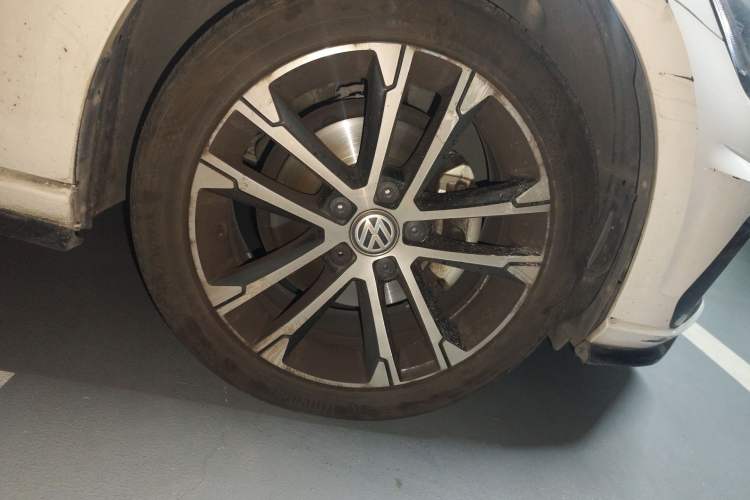 Used Volkswagen Golf 2018 280TSI Automatic R-Line Model Right Front Wheel Hub