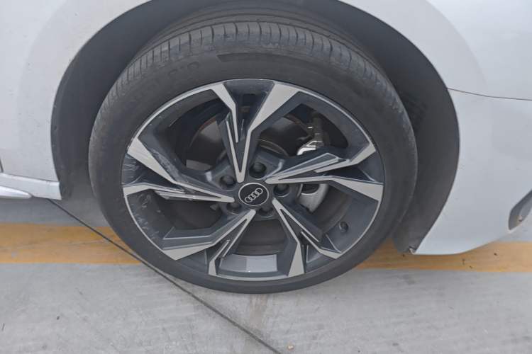 Used Audi A3 2025 Sportback 35TFSI Prestige Edition Right Front Wheel Hub