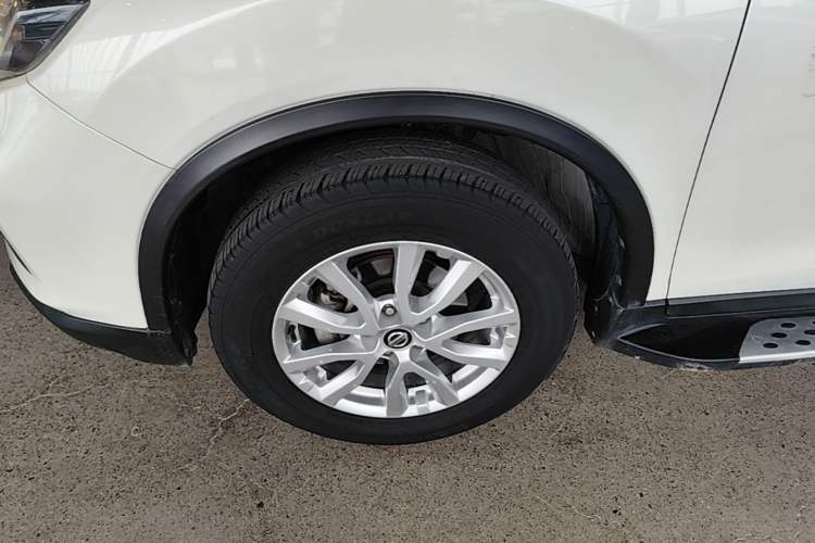 Used Nissan X-Trail 2017 2.0L CVT Comfort Edition 2WD Left Front Wheel Hub