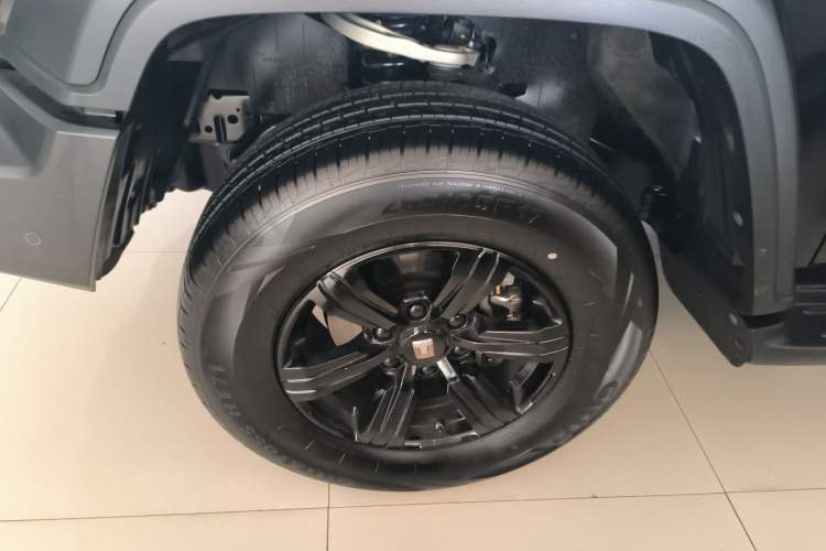 Used Tank 300 2025 2.4T Diesel Version Left Front Wheel Hub