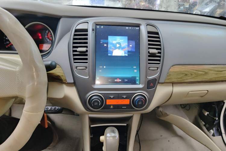 Used Nissan Sylphy 2012 Classic 1.6XE Automatic Comfort Edition Audio And AC Panel