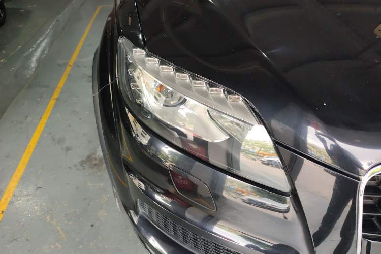 Used Audi Q7 2012 3.0 TFSI Exclusive Version (200kW) Right Front Headlight