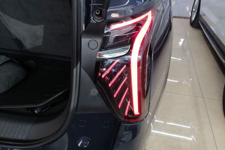 Used Hongqi HS7 2023 2.0T Automatic All-Wheel-Drive Flagship Edition Six Seats Exterior 6