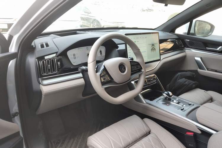 Used BYD Tang New Energy 2025 Intelligent Driving Version DM-i 115KM Flagship Edition Center Console