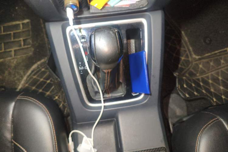 Used BAIC Off-Road BJ40 2016 40L 2.3T Automatic Two-Wheel Drive Prestige Edition Gear Lever