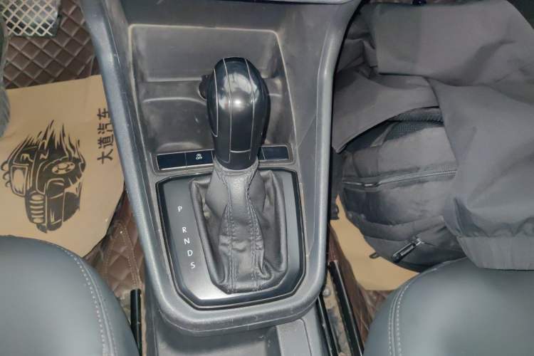 Used Volkswagen Santana 2018 1.5L Automatic Fashion Edition Gear Lever