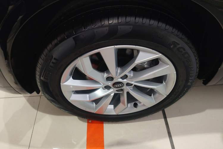 Used Audi Q5L 2022 40T Luxury Dynamic Model Exterior 4